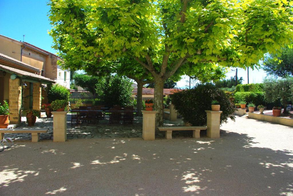 Le Mas De L'Amandier Saint-Saturnin-les-Avignon Room photo